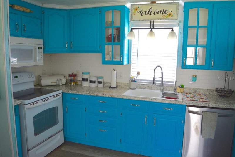 2 bedroom Manufactured Home at 15266 Circle Drive, Tamiami Mobile Village, Punta Gorda — photo 5