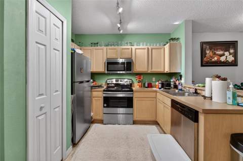 6557 Osprey Lake Circle, Riverview FL - photo 15 of 38