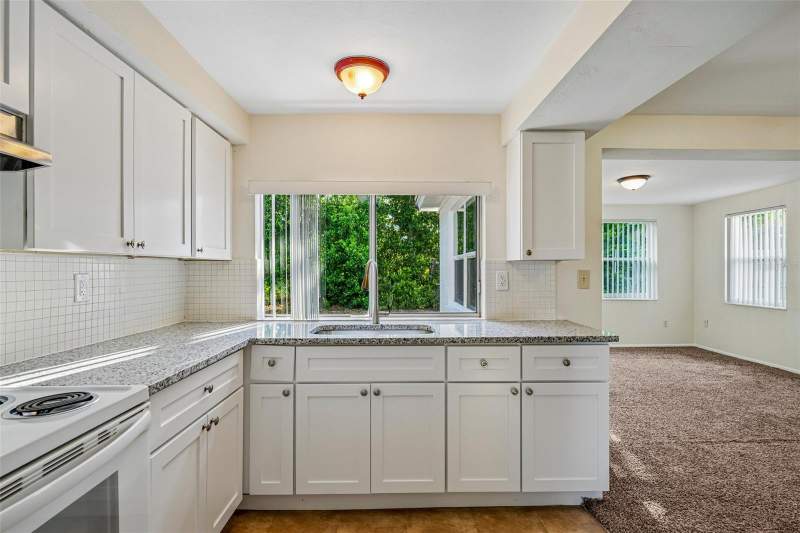 2 bedroom Single Family Residence at 3350 Wiltshire Drive, Beacon Square, Holiday — photo 5