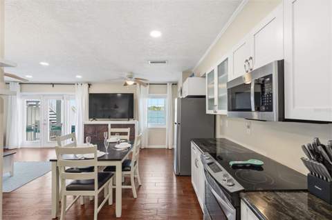 5117 Salmon Drive #B, St Petersburg FL - photo 10 of 57