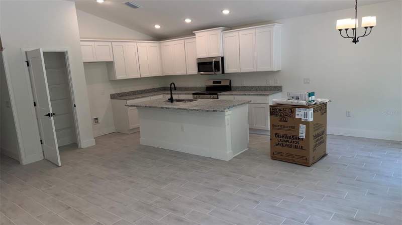 3 bedroom Single Family Residence at 17492 Quincy Avenue, Port Charlotte Sec 031, Port Charlotte — photo 2