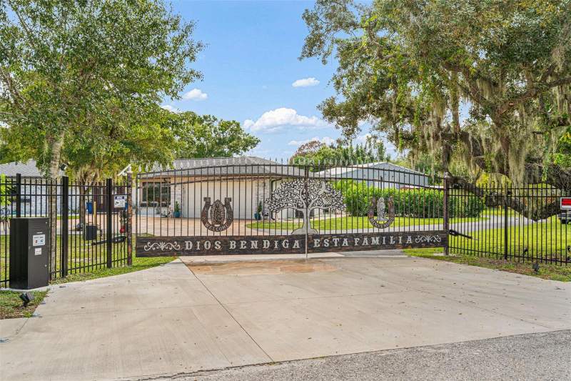6 bedroom Single Family Residence at 2660 57th Street, Desoto Acres, Sarasota — photo 3