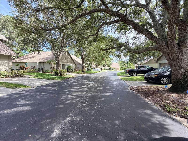 2 bedroom Villa at 3417 Rochelle Court, Chateaux Woods Condo, Clearwater — photo 2