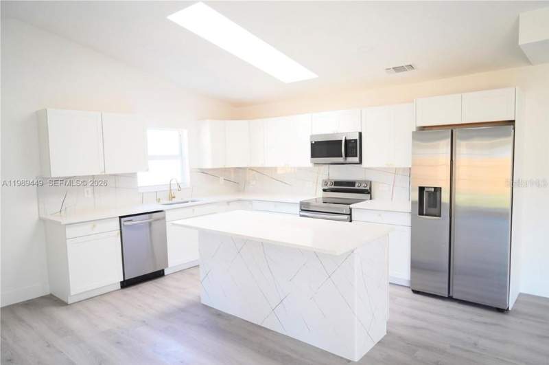 4 bedroom Single Family Residence at 563 Presque Isle Drive, Port Charlotte Sec 050, Port Charlotte — photo 5
