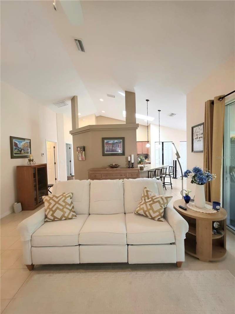 5 bedroom Single Family Residence at 3910 SW 103rd Street Road, Ocala Waterway Estate, Ocala — photo 3