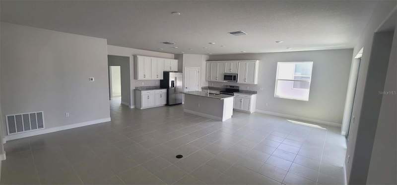 4 bedroom Single Family Residence at 9273 Highland Hills Drive, Highland Hills/Pasco, Hudson — photo 2