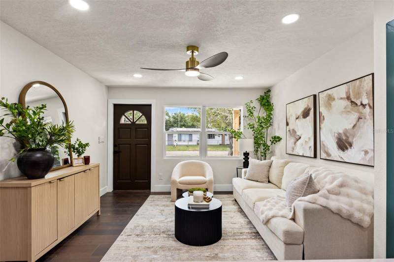 3 bedroom Single Family Residence at 6810 13th Street, Meadow Lawn 2nd Add, St Petersburg — photo 4