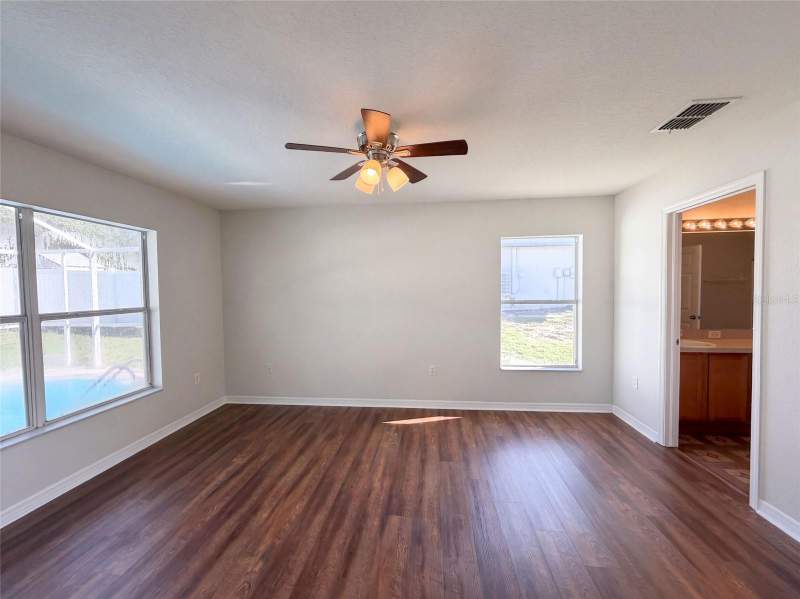 4 bedroom Single Family Residence at 6041 Parnell Avenue, Spring Hill, Spring Hill — photo 4