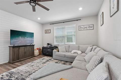 7673 Yale Harbor Drive, Wesley Chapel FL - photo 13 of 38