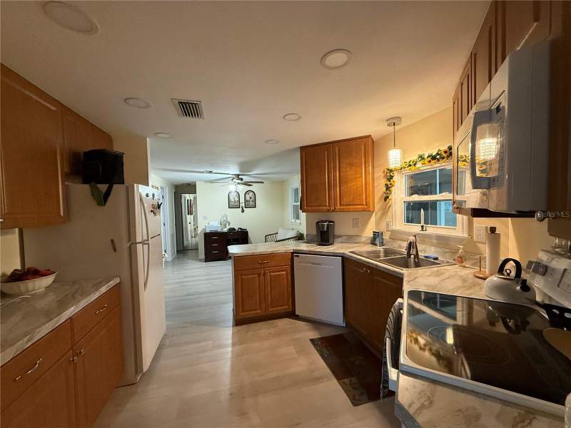 2 bedroom Manufactured Home at 10 Rabbit Trail, Continental Camper Ress Incorp, Wildwood — photo 2