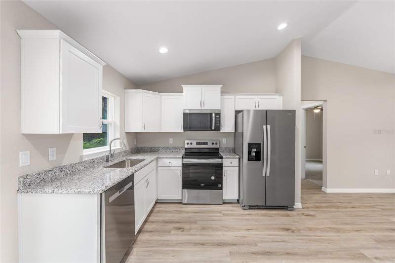 3 bedroom Single Family Residence at 21812 SW Rainbow Lakes Boulevard, Rainbow Lakes Estate, Dunnellon — photo 5
