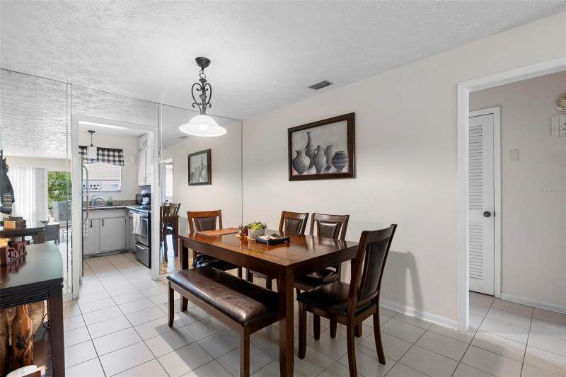 2 bedroom Condominium at 4376 LAKE UNDERHILL ROAD #C, PLANTATION APTS ORLANDO, ORLANDO — photo 5