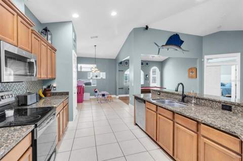 6020 Montana Avenue, New Port Richey FL - photo 12 of 47