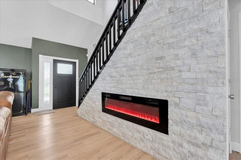 4 bedroom Single Family Residence at 1901 Landside Drive, The Willows Unit 2, Valrico — photo 5