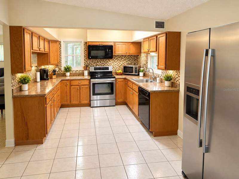 4 bedroom Single Family Residence at 6233 Oakcrest Circle, Pine Ridge Estates, Orlando — photo 3