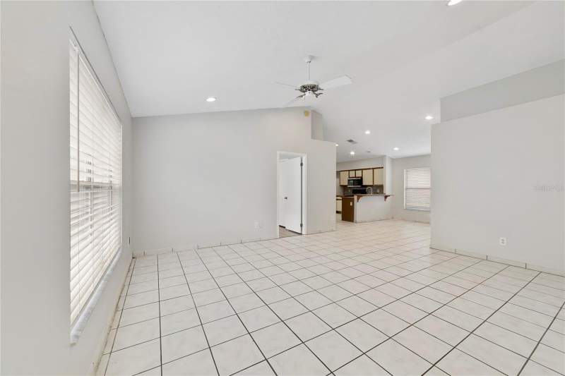 3 bedroom Single Family Residence at 9752 PINEY POINT CIRCLE, PINEY WOODS POINT, ORLANDO — photo 3