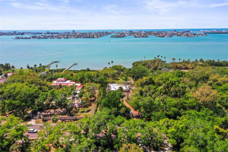 5 bedroom Single Family Residence at 1600 Park Street, Jungle Shores, St Petersburg — photo 3