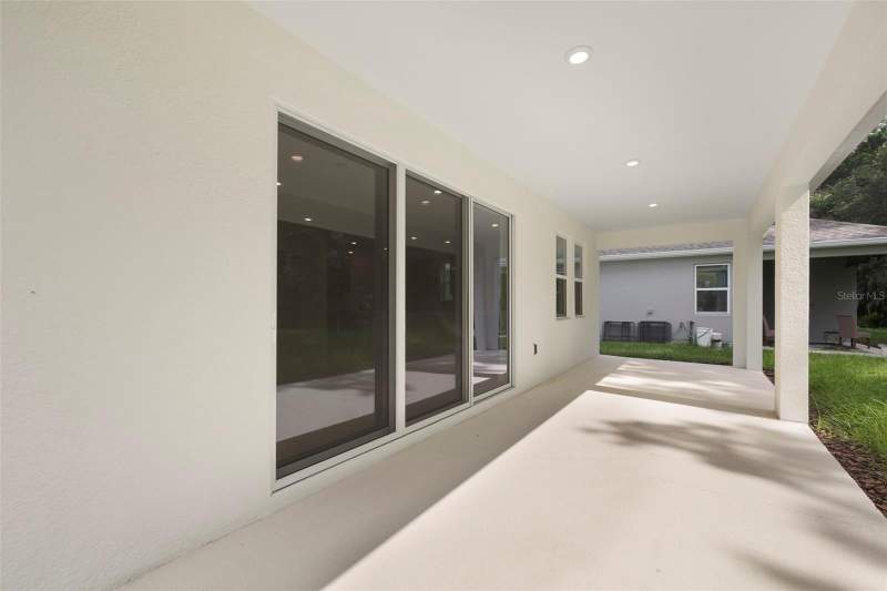 5 bedroom Single Family Residence at 5171 Mockingbird Sound Court, Estates At Lake Jesup North, Sanford — photo 3