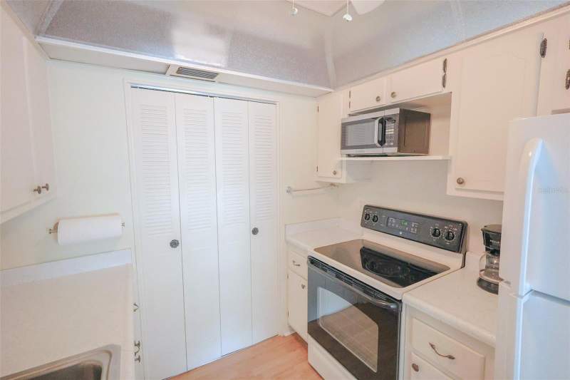 2 bedroom Condominium at 1235 S Highland Avenue #4-306, Kalmia Condo, Clearwater — photo 5