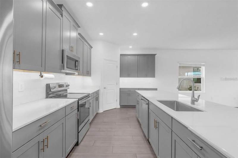 5 bedroom Single Family Residence at 11941 Language Way, Storey Park Ph 3, Orlando — photo 5