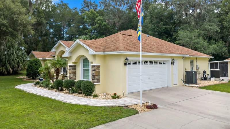 4 bedroom Single Family Residence at 17261 SE 101st Avenue Road, Bridle Trail Estate, Summerfield — photo 4