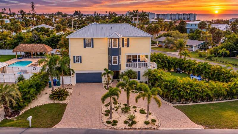 4 bedroom Single Family Residence at 303 58th Street, Casa Bella Of Anna Maria Island, Holmes Beach — photo 3