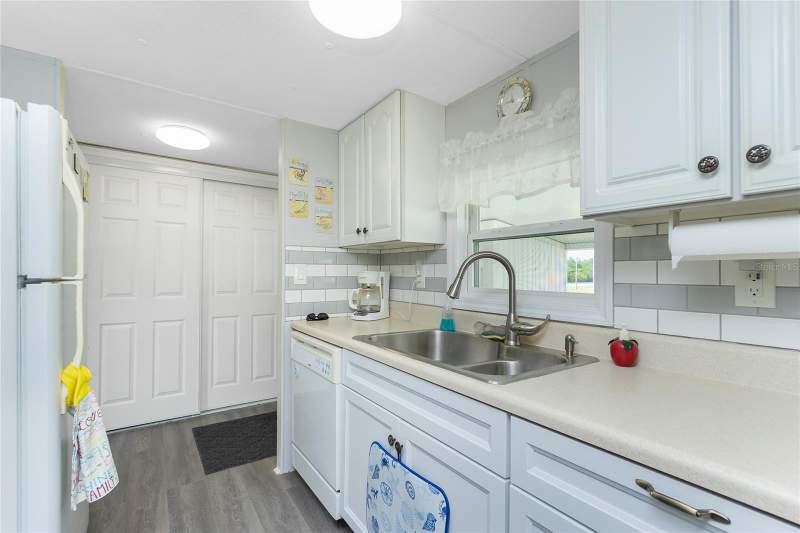 2 bedroom Manufactured Home at 7598 Ratan Circle, Village Holiday Lake, Port Charlotte — photo 5