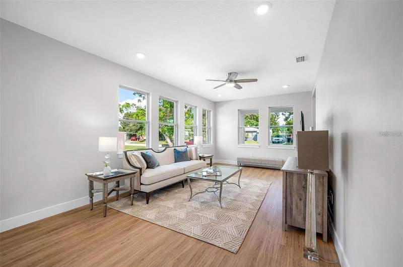 5 bedroom Single Family Residence at 1516 59th Street, Tyrone Gardens Sec 1, St Petersburg — photo 4