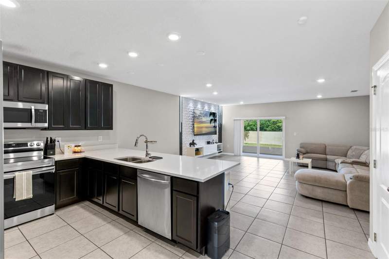 3 bedroom Townhouse at 4827 Coral Castle Drive, Fiesta Key, Kissimmee — photo 5