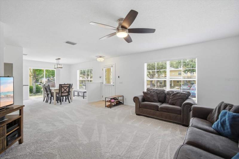 3 bedroom Townhouse at 3435 Castle Stone Court, Kings Mill Ph II, Valrico — photo 3