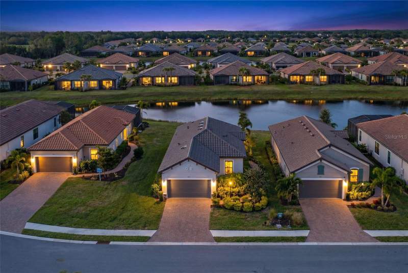 2 bedroom Single Family Residence at 3021 Veneto Court, Azario Esplanade Ph III Subph D, Lakewood Ranch — photo 2
