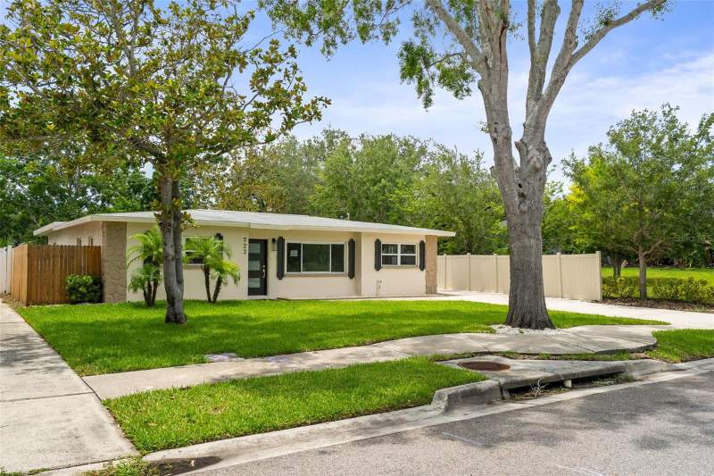 3 bedroom Single Family Residence at 723 W Bayshore Drive, Bayshore Heights, Tarpon Springs — photo 4