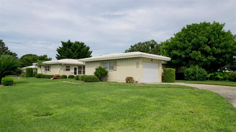 2 bedroom Villa at 7110 11th Avenue, Village Green Of Bradenton Sec 2, Bradenton — photo 2