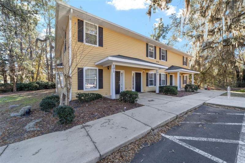 2 bedroom Condominium at 2915 SW 35th Place #102, Woods Edge South, Gainesville — photo 2
