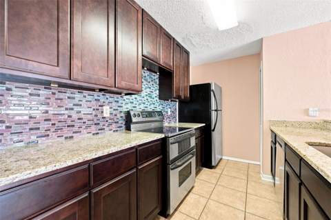 10836 Venice Circle, Tampa FL - photo 12 of 43