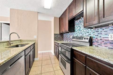 10836 Venice Circle, Tampa FL - photo 15 of 43