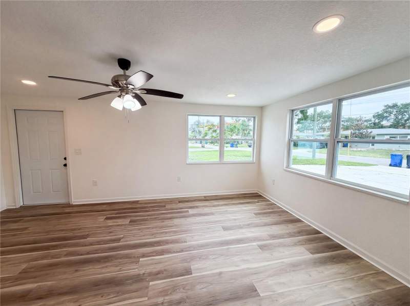3 bedroom Single Family Residence at 567 Baywood Drive, Baywood Shores 1st Add, Dunedin — photo 3