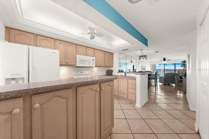 1 bedroom Condominium at 8911 Midnight Pass Road #511, Sunrise Cove Sec 2, Sarasota — photo 4