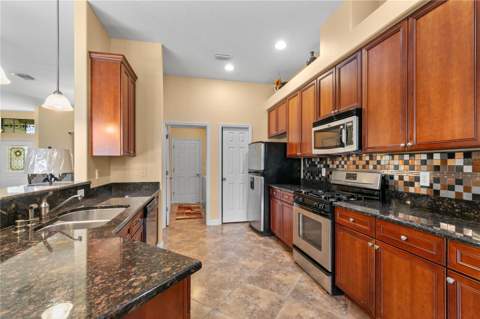 8860 Bridgeport Bay Circle, Mount Dora FL - photo 15 of 50