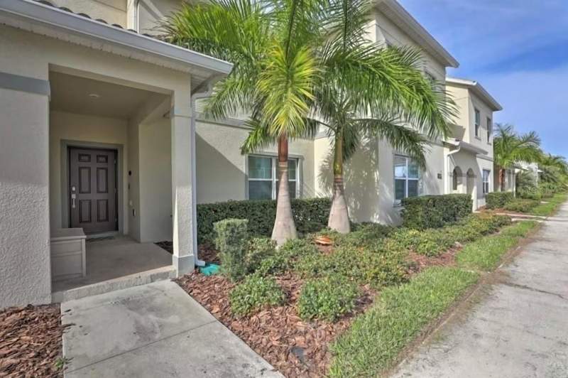 4 bedroom Townhouse at 5017 Windermere Avenue, Storey Lake Ph 3, Kissimmee — photo 2