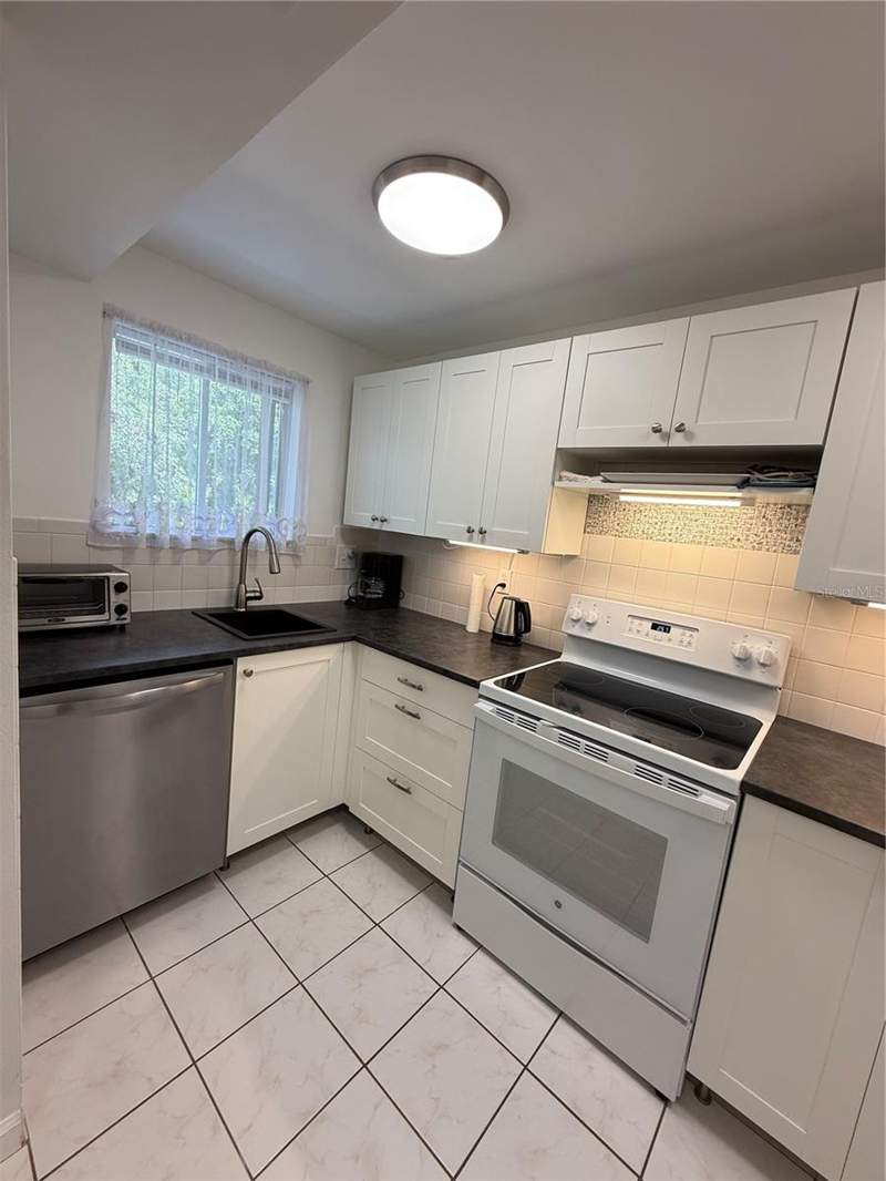 1 bedroom Condominium at 1243 S Martin Luther King Jr Avenue #C303, Sunshine Towers Apt Residences, Clearwater — photo 2