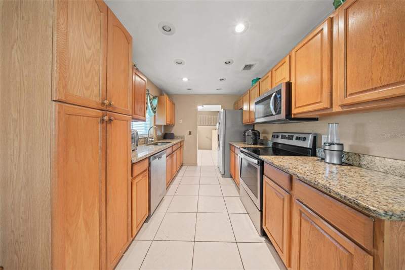 5 bedroom Single Family Residence at 641 Elder Court, Spring Oaks Unit 3, Altamonte Springs — photo 5