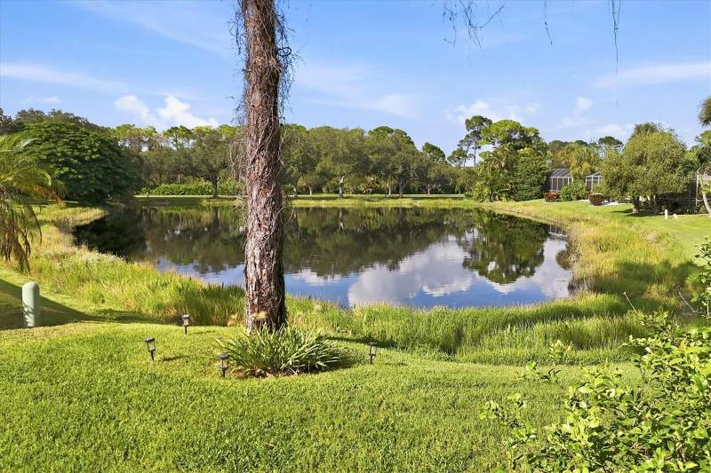 2 bedroom Single Family Residence at 8945 Whitemarsh Avenue, Stoneybrook Golf & Country Club, Sarasota — photo 2