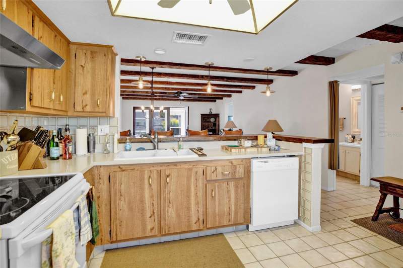 2 bedroom Condominium at 2465 Northside Drive #1808, Woodland Villas Condo 1, Clearwater — photo 5