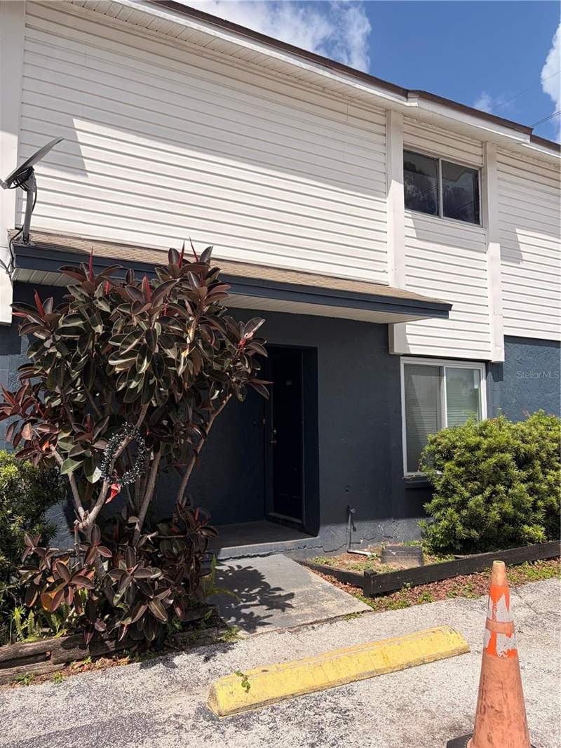 13052 LONDONDARY PLACE home for sale in Hapshire Villas Unrec Tnhse Place