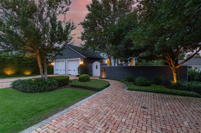 160 W ROCKWOOD WAY home for sale in Forest Hills