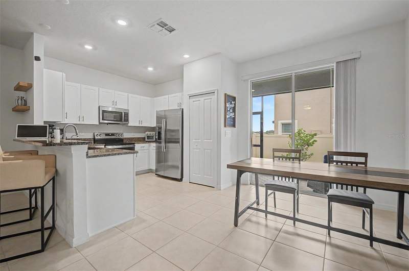 3 bedroom Townhouse at 10261 Honey Hammock Way, Mirada, San Antonio — photo 4