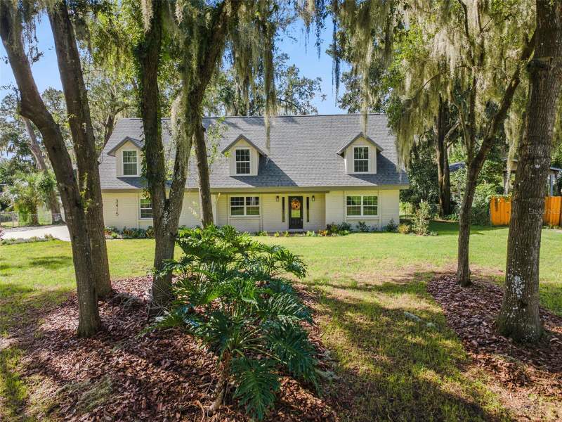 4 bedroom Single Family Residence at 3415 Imperial Lane, Royal Oaks Estate, Lakeland — photo 2