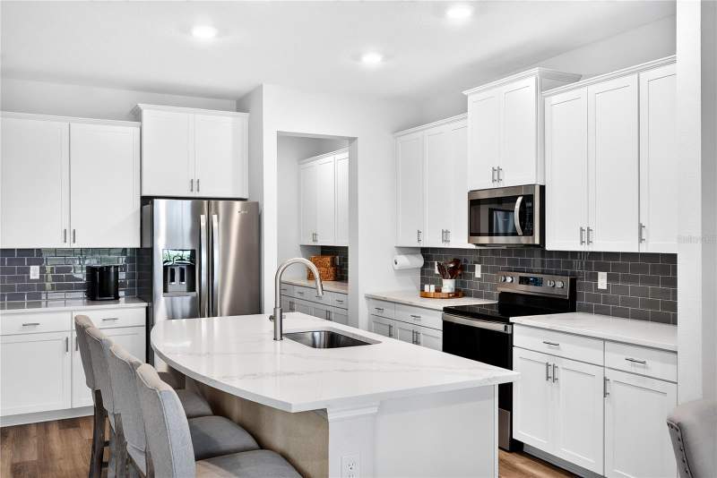 4 bedroom Single Family Residence at 18009 Tavernside Trail, Star Farms Ph V, Lakewood Ranch — photo 4