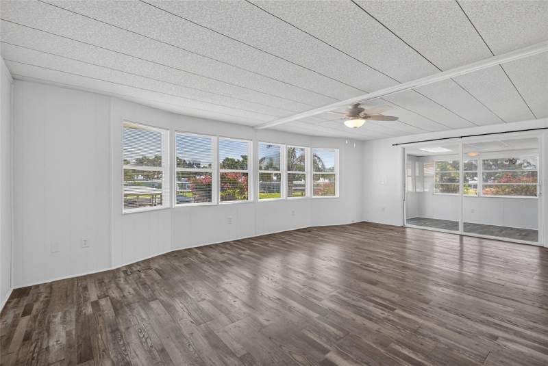 2 bedroom Mobile Home at 34312 Carl Road, Western Shores 2nd Add, Leesburg — photo 4